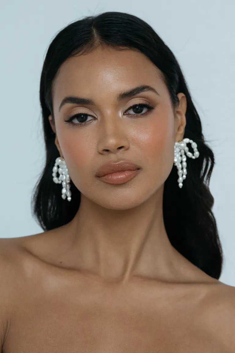 Suki Pearl Bow Earring - Image 3
